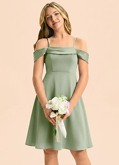 Azazie Anselie Junior Robe Trapèze en Satin extensible Épaules dénudées Vert Sauge image3