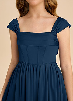 Azazie Hattie Junior Abito A-Line in Raso Elasticizzato Plissettato Marino Scuro image9