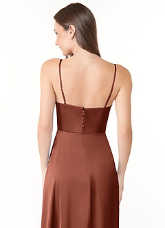 Azazie Halsey Robes de demoiselle d'honneur Robe Fourreau en Satin extensible Fente Latérale Argile image3
