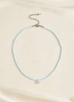 front Himmelsblått pärlhalsband