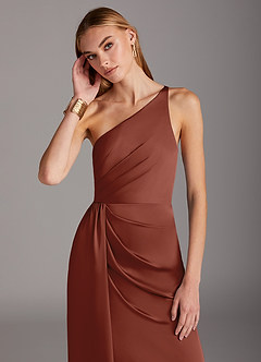 Azazie Mika Vestidos de damas de honor Vestido de Castaño de Satén Elástico de Corte Recto con Hombro unilateral image6