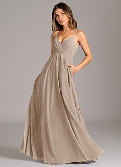 Azazie Amani Robes de demoiselle d'honneur Robe Trapèze en Mousseline de soie Plissé Taupe image1