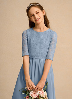 Azazie Pippin Girl Robe Demoiselle D'honneur Fillette Robe Trapèze en Dentelle Bleu Poussiéreux image5