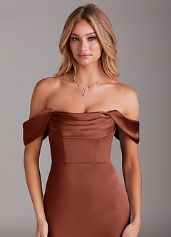 Azazie Saige Jurken voor bruidsmeisjes Jurk van Stretch Satijn met Kolom Off the Shoulder Klei image7