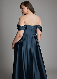 Azazie Loisa Vestidos de damas de honor Vestido Azul Marino Oscuro de Satén Elástico de Línea A con Hombros descubiertos image16