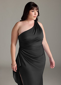 Azazie Latrice Robes de demoiselle d'honneur Robe Fourreau en Satin extensible Volants en cascade à une épaule Noir image11