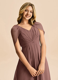 Azazie Emma Junior Robe Trapèze en Mousseline de soie Plissée Expresso image7