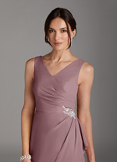 Azazie Saturn Mère de la mariée Robes Robe Fourreau en Mousseline de soie Col V plissé Rose Poussiéreuse image2