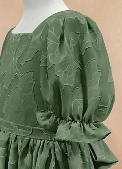 Azazie Joss Robe Demoiselle D'honneur Fillette Robe Trapèze en Blumen-Burnout avec manches Eucalyptus image7