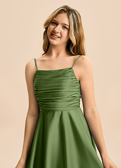 Azazie Miko Junior Abito A-Line in Raso Elasticizzato Plissettato Ginepro image8