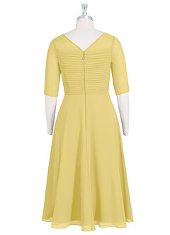 Azazie Naomi Abiti per la Madre della Sposa Abito A-Line in Chiffon Plissettato con Scollo a Barca Canarino image8