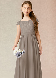 Azazie Silvermist Junior Abito A-Line in Chiffon Plissettato Taupe image6