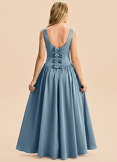 Azazie Drew Junior Robe Trapèze en Satin extensible Plissé Bleu Poussiéreux image2