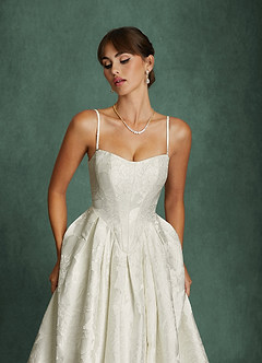 Azazie Bria Vestidos de novia Vestido Blanco Antiguo de Jacquard Floral de Corte Princesa con Palabra de honor image7