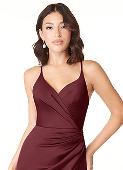 Azazie Geanna Vestidos de damas de honor Vestido de Cabernet de Satén Elástico de Corte Recto con Cuello en V Plisado image5