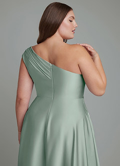 Azazie Melanie Robes de demoiselle d'honneur Robe Trapèze en Satin extensible Épaules dénudées Agave image13
