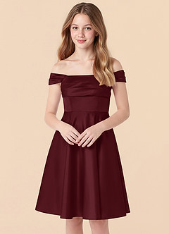 Azazie Amira Junior Robe Trapèze en Satin extensible Plissée Cabernet image4