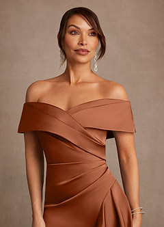 Azazie Kirsty Mère de la mariée Robes Robe Fourreau en Satin extensible Épaule décolletée Cuivre image5