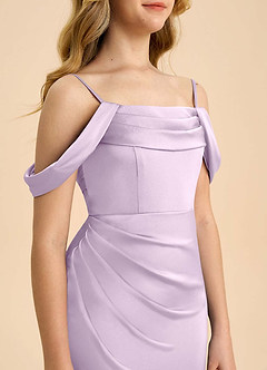 Azazie Saige Junior Robe Fourreau en Satin extensible Épaule décolletée Frostiges Flieder image6