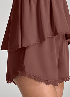 front Ensemble pyjama caraco et short en satin avec col en dentelle et buste à volants