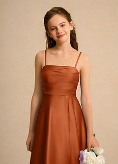 Azazie Pebbles Girls Formal Robe Demoiselle D'honneur Fillette Robe Trapèze en Mat Satiné Plissée Orange Brûlée image3