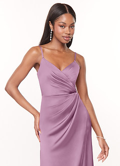 Azazie Maci Vestidos de damas de honor Vestido de Glicinia de Satén Elástico de Corte en A con Cuello en V plisado image5