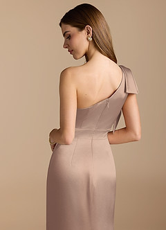 Azazie Rinna Robes de demoiselle d'honneur Robe Sirène en Satiné métallisé Rayé Taupe image2