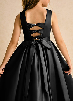 Azazie Junebuj Robe Demoiselle D'honneur Fillette Robe Princesse en Mat Satiné Plissée Noir image7
