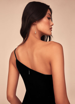 Azazie Kala Vestidos de damas de honor Vestido de Negro de terciopelo de Corte en A con Un hombro image7