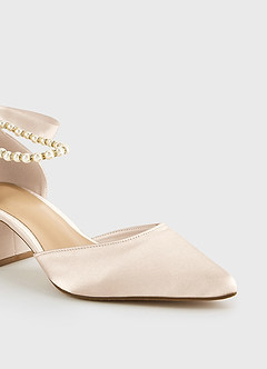 front Dopasowane kolorystycznie matowe satynowe perły i kokardkowe spiczaste obcasy blokowe