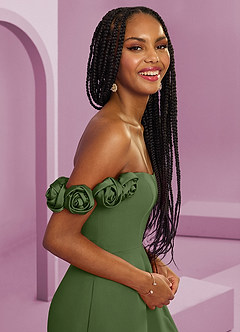 Barbie ♥ Azazie Suknie dla druhen Rozkloszowana szyfonowa sukienka z odkrytymi ramionami i kwiatowymi rozetkami image10