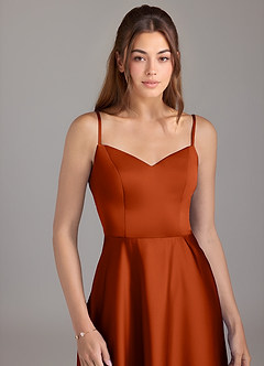 Azazie Marley Jurken voor bruidsmeisjes Converteerbaar Jurk van Stretch Satijn met A-Lijn Off the Shoulder Paprika image2