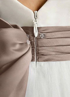 Azazie Sosie Abiti da Ragazza di Fiori Abito A-Line in Tulle Plissettato Avorio Taupe image5