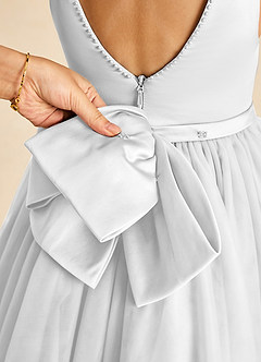 Azazie Sarina Robe Demoiselle D'honneur Fillette Robe Trapèze en Tulle Arc Blanc De Diamant image3