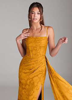 Azazie Denisa Robes de demoiselle d'honneur Robe Fourreau en Blumen-Burnout Plissée Caramel écossais image6