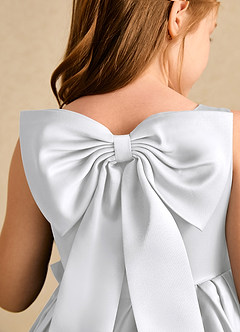 Azazie Jessie Blumenmädchenkleider A-Linie Schleifen Matte Satin Kleid Weiß image8