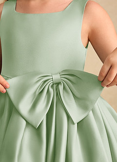 Azazie Jessie Robe Demoiselle D'honneur Fillette Robe Trapèze en Mat Satiné Arc Vert Sauge image7