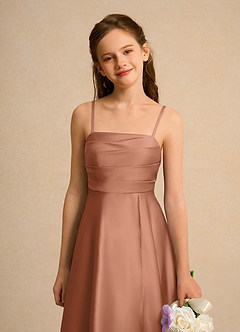 Azazie Pebbles Junior Formal Blumenmädchenkleider A-Linie Plissee Matte Satin Kleid Bronzer image4