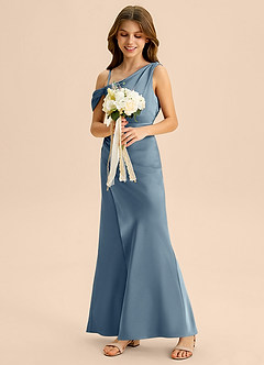 Azazie Madelyn Junior Robe Fourreau en Satin extensible Épaule décolletée Bleu Poussiéreux image5