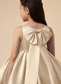 Azazie Bo Peep Robe Demoiselle D'honneur Fillette Robe Trapèze en Mat Satiné Arc Champagne image5