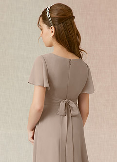 Azazie Induh Junior Jurk van Chiffon met A-Lijn Gedrapeerd Taupe image5
