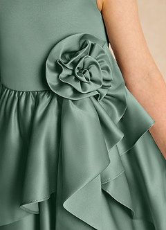 Azazie Hermia Robe Demoiselle D'honneur Fillette Robe Trapèze en Mat Satiné Sans manches Eucalyptus image6