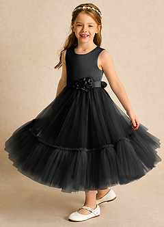 Azazie Miracle Robe Demoiselle D'honneur Fillette Robe Trapèze en Mat Satiné Arc Noir image4