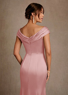 Azazie Aberdeen vestidos de madre de la novia Vestido de Rosa Empolvado de Satén Elástico de Corte Recto con Plisado image5