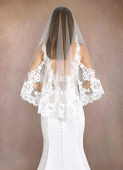 front Princess Lace Hip Veil With Blusher