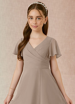 Azazie Induh Junior Jurk van Chiffon met A-Lijn Gedrapeerd Taupe image4