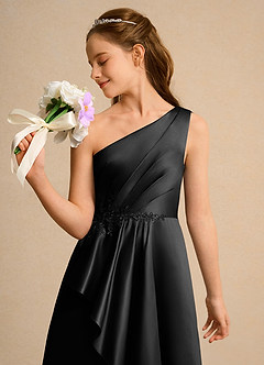 Azazie Taffy Girl vestidos de niña de las flores Vestido de Negro de Satin Mate de Corte En A con Encaje image6