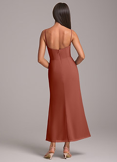 Azazie Saige Robes de demoiselle d'honneur Robe Fourreau Convertible en Mousseline de soie Épaule décolletée Auburn image8