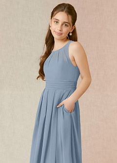 Azazie Bibiane Junior Robe Trapèze en Mousseline de soie Plissée Bleu Poussiéreux image7