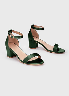 front Farblich passendes Set aus Sandalen und Clutch aus Metallic-Satin